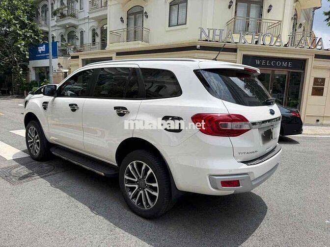 Ford Everest Titanium 1 Cầu 2022 Trắng