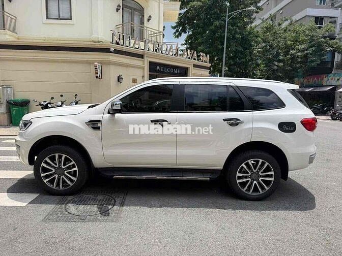 Ford Everest Titanium 1 Cầu 2022 Trắng