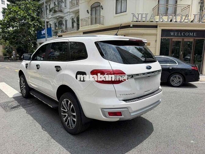 Ford Everest Titanium 1 Cầu 2022 Trắng