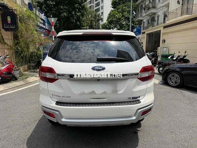 Ford Everest Titanium 1 Cầu 2022 Trắng