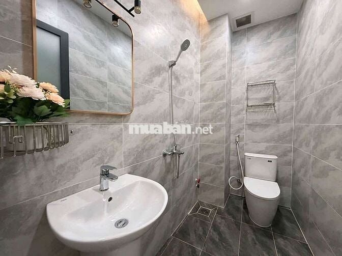 Căn hộ cửa sổ gió trời ,thoáng mát