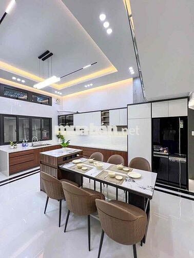 Nhà 2 lầu 4 phòng ngủ đường D14 Hồng Loan giá 5 tỷ 890 triệu