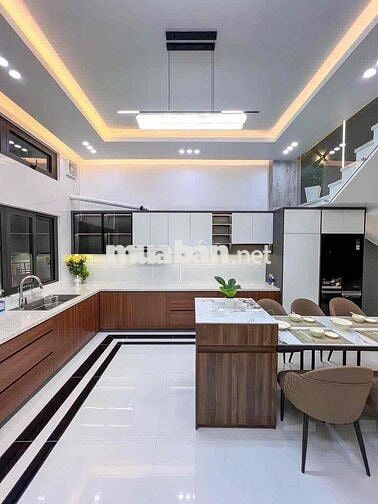 Nhà 2 lầu 4 phòng ngủ đường D14 Hồng Loan giá 5 tỷ 890 triệu