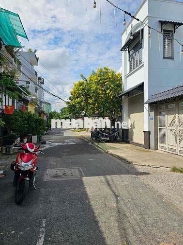 ĐẤT LỚN LÔ GÓC - PHAN VĂN HỚN - Q12 - NGANG 46M - 1100M2 - HẺM XE TẢI
