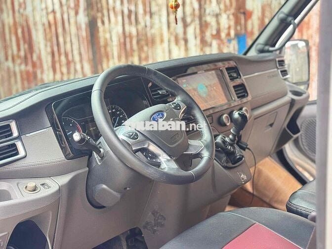 Ford Transit 2022 Bản Trung 16 chỗ Số sàn
