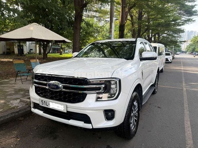 Ford Everest Ambient 2025 Trắng 42.000 km