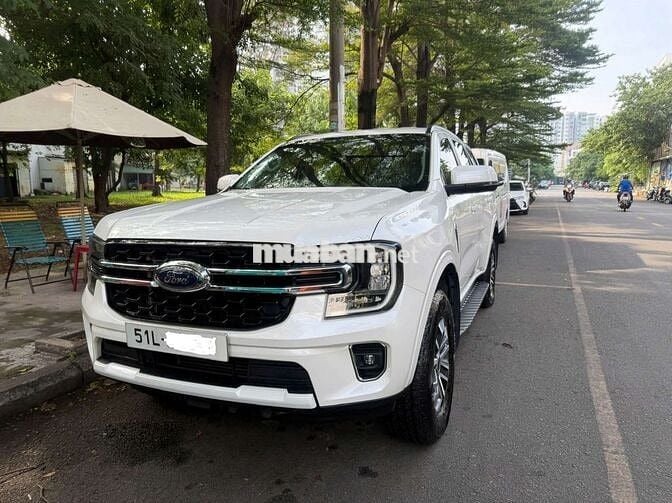 Ford Everest Ambient 2025 Trắng 42.000 km