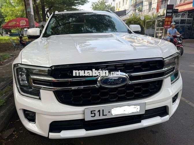 Ford Everest Ambient 2025 Trắng 42.000 km