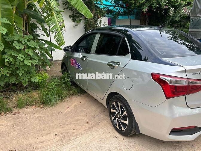 Hyundai i10 Bạc Xăng