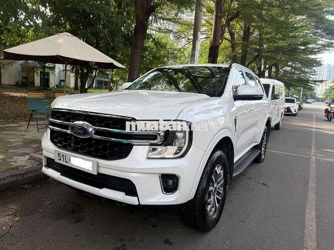 Ford Everest Ambient 2025 Trắng 42.000 km