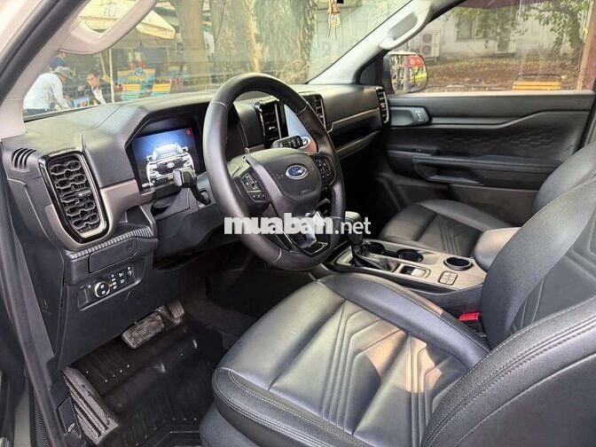 Ford Everest Ambient 2025 Trắng 42.000 km
