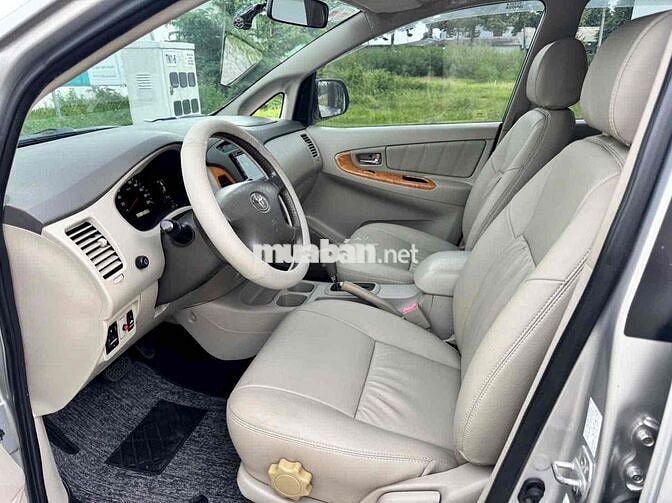 Toyota Innova 2015 Bạc Tự động 7 chỗ