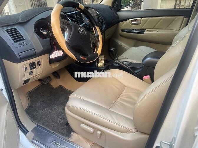 Toyota Fortuner TRD Trắng 7 chỗ