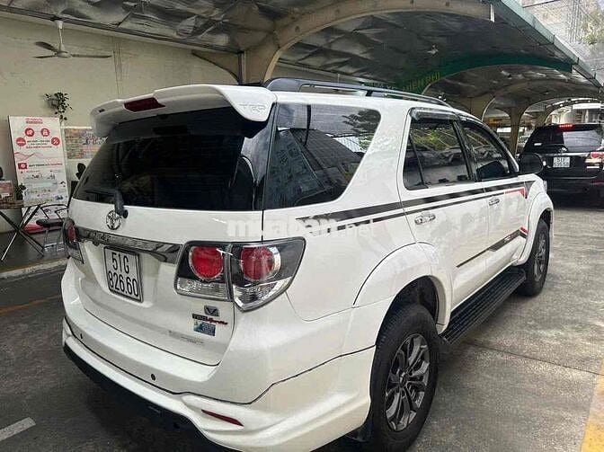 Toyota Fortuner TRD Trắng 7 chỗ