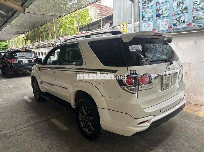 Toyota Fortuner TRD Trắng 7 chỗ
