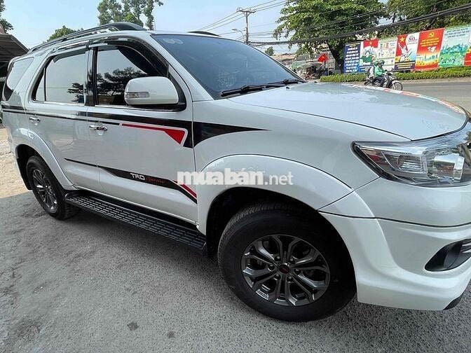 Toyota Fortuner TRD Trắng 7 chỗ
