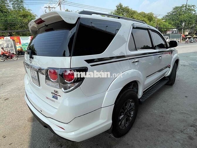 Toyota Fortuner TRD Trắng 7 chỗ