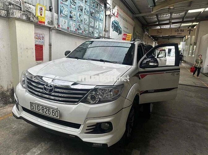 Toyota Fortuner TRD Trắng 7 chỗ