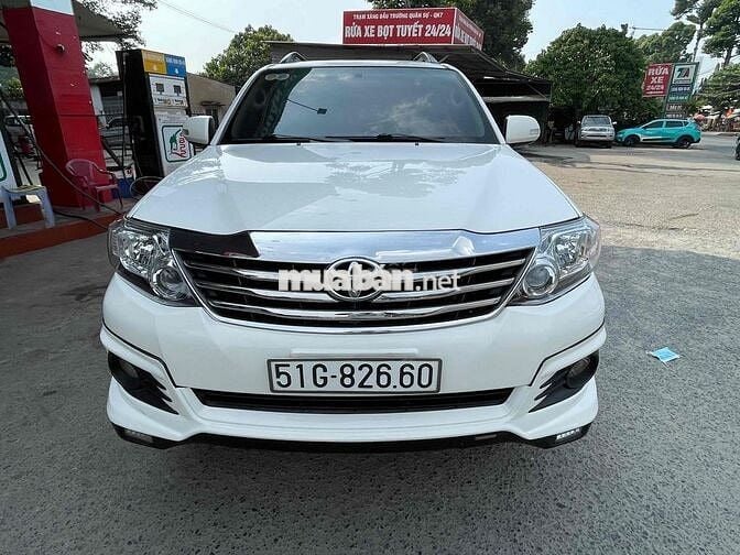 Toyota Fortuner TRD Trắng 7 chỗ
