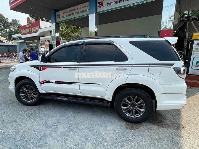 Toyota Fortuner TRD Trắng 7 chỗ