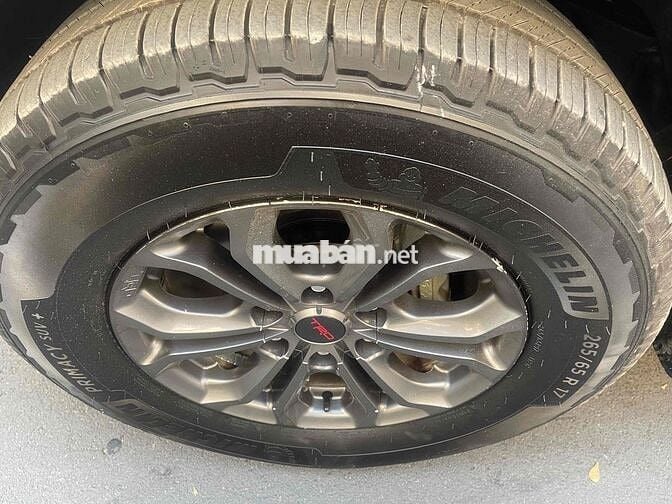 Toyota Fortuner TRD Trắng 7 chỗ