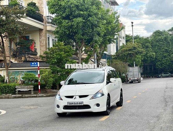 Mitsubishi Grandis 2.4 AT 2009 Trắng