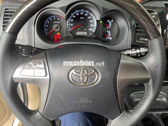 Toyota Fortuner TRD Trắng 7 chỗ