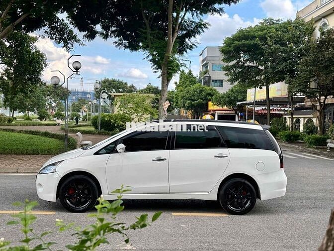 Mitsubishi Grandis 2.4 AT 2009 Trắng