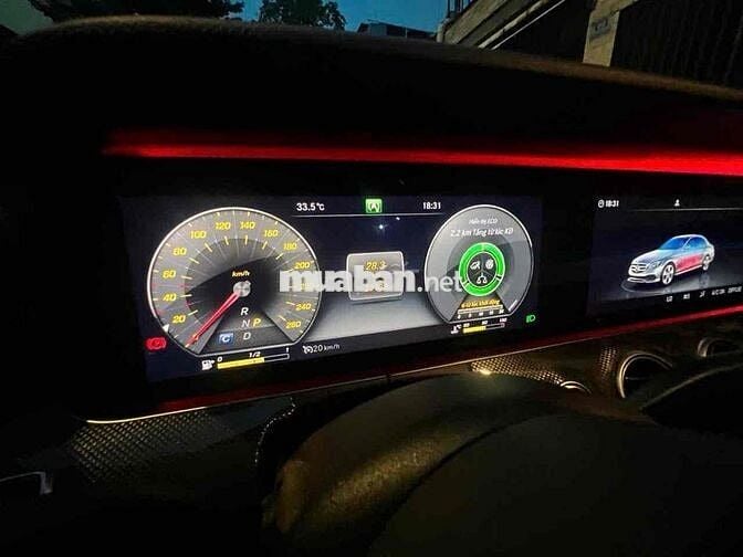 Mercedes-Benz E300 Xanh Đen 23438 km