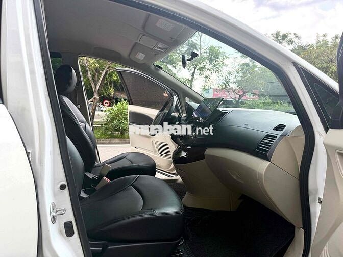 Mitsubishi Grandis 2.4 AT 2009 Trắng