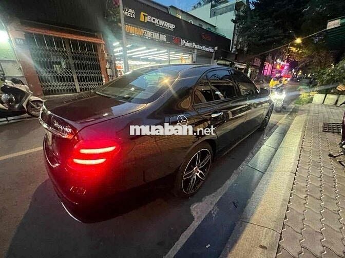 Mercedes-Benz E300 Xanh Đen 23438 km