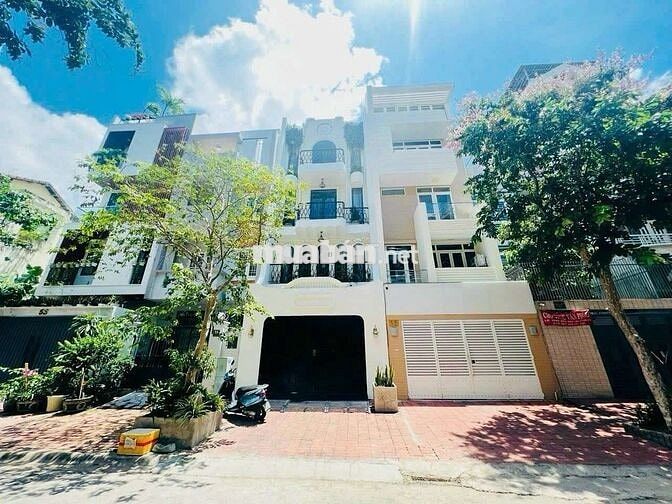 Cho thuê nhà nguyên căn KDC Nam Long ngay Vincom Quận 7