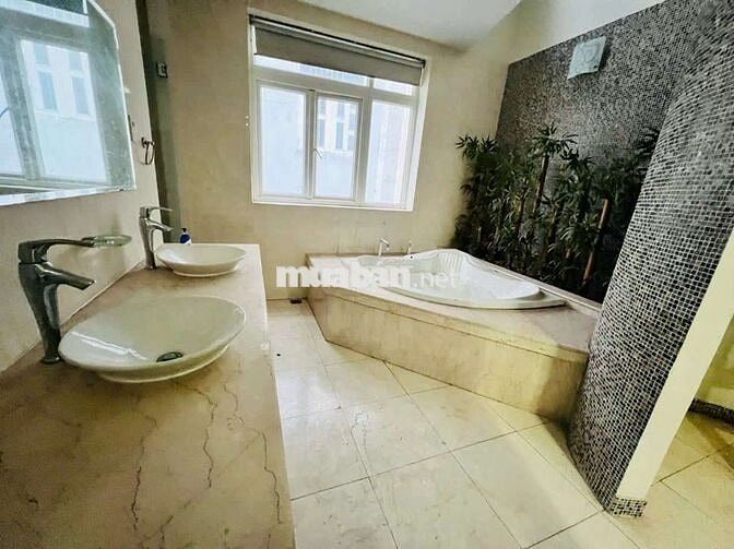 Cho thuê nhà nguyên căn KDC Nam Long ngay Vincom Quận 7