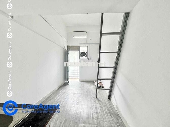 Ban Công Cửa Sổ Trời Ngay Lò Gốm Quận 6