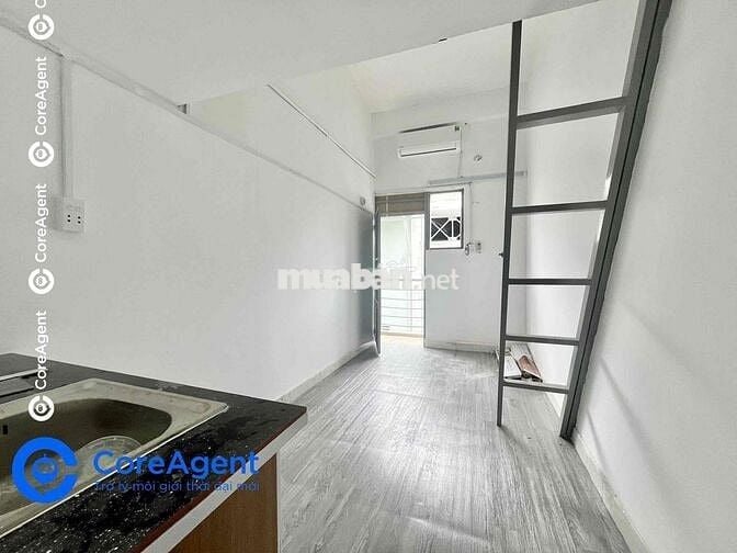 Ban Công Cửa Sổ Trời Ngay Lò Gốm Quận 6