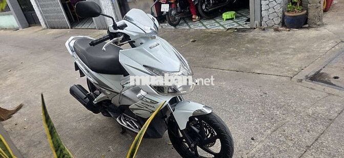 Honda Airblade 2011 Trắng Zin máy móc êm ru