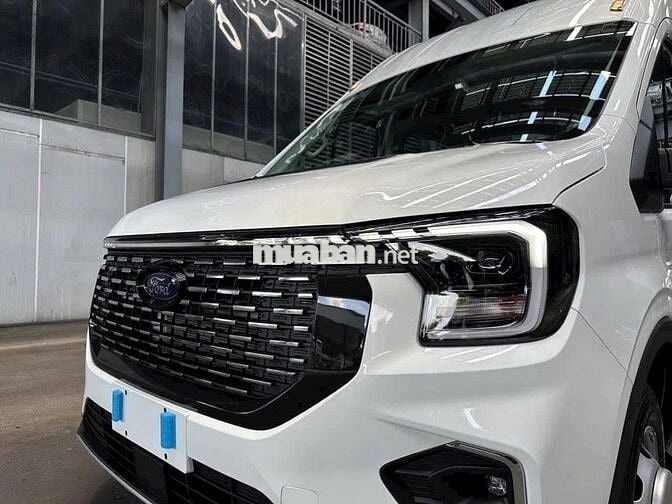 Ford Transit Premium 2025 Trắng 18 chỗ
