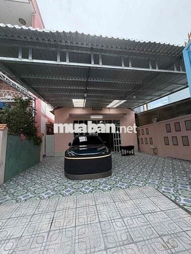 Nhà trống suốt 300m2 đường Trần Quang Diệu
