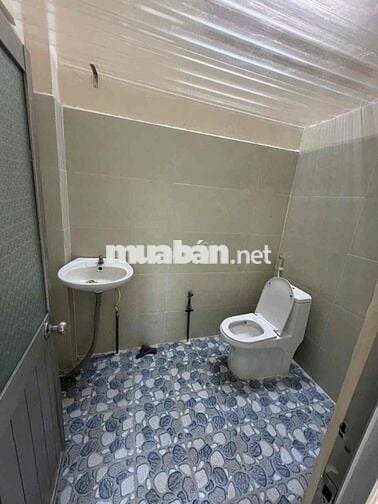 Nhà trống suốt 300m2 đường Trần Quang Diệu