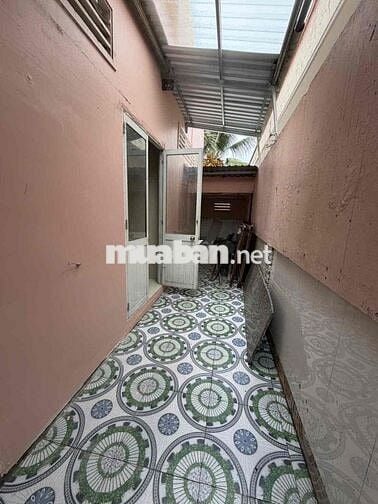 Nhà trống suốt 300m2 đường Trần Quang Diệu