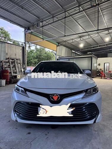 Toyota Camry 2024 Trắng 4 chỗ Xăng 7 vạn