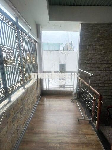 phòng full nội thất có bancon rộng, giá 3,3tr tại Huỳnh Văn Bánh