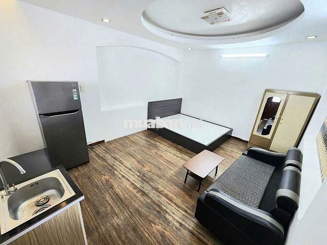 phòng full nội thất có bancon rộng, giá 3,3tr tại Huỳnh Văn Bánh