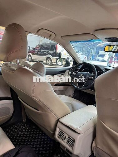 Toyota Camry 2024 Trắng 4 chỗ Xăng 7 vạn