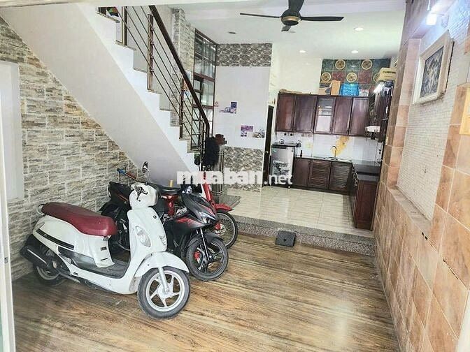 phòng full nội thất có bancon rộng, giá 3,3tr tại Huỳnh Văn Bánh