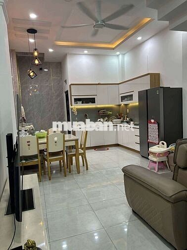 nhà đẹp full nội thất 4 x 14 có 4pn 5wc sân thượng