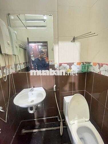 phòng full nội thất có bancon rộng, giá 3,3tr tại Huỳnh Văn Bánh