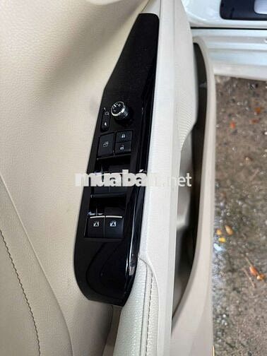 Toyota Camry 2024 Trắng 4 chỗ Xăng 7 vạn