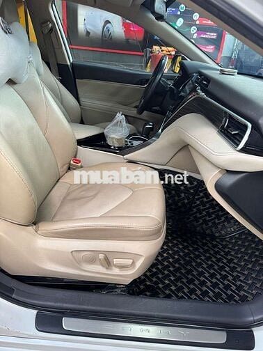 Toyota Camry 2024 Trắng 4 chỗ Xăng 7 vạn