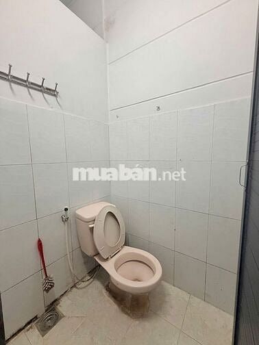 Phòng trọ trệt lửng mặt tiền hẻm đường Nguyễn Văn Linh chỉ 2,2 triệu